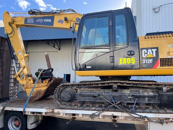 Aussie Dust and Diesel Tonne Excavator